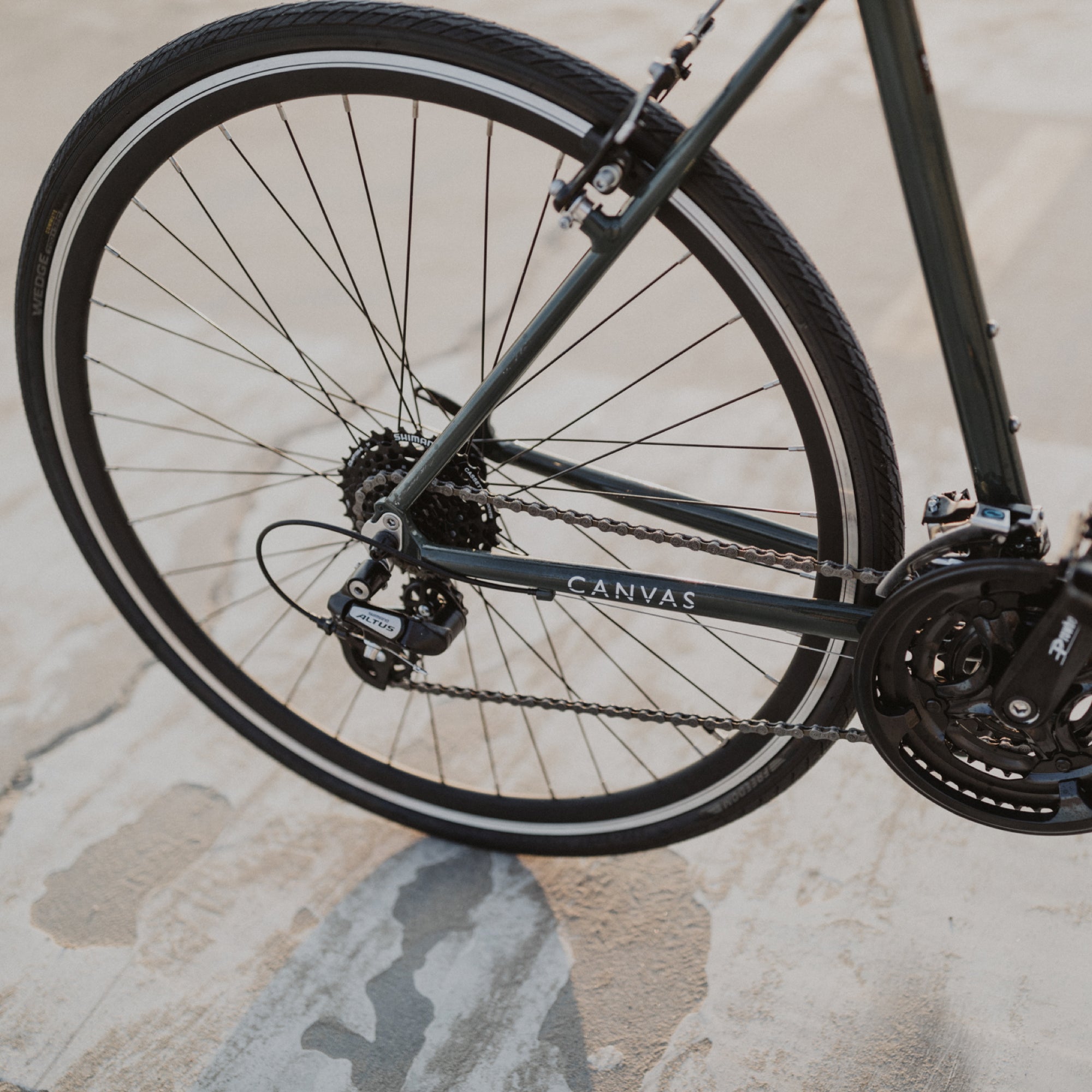 6KU Canvas Hybrid Bike